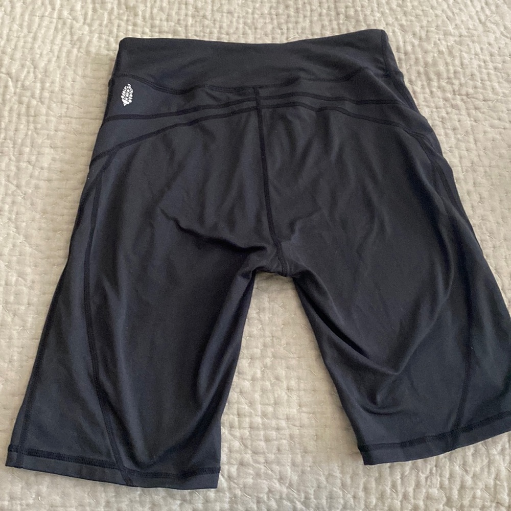 Like new FREE PEOPLE MOVEMENT BIKE SHORTS SIZE M